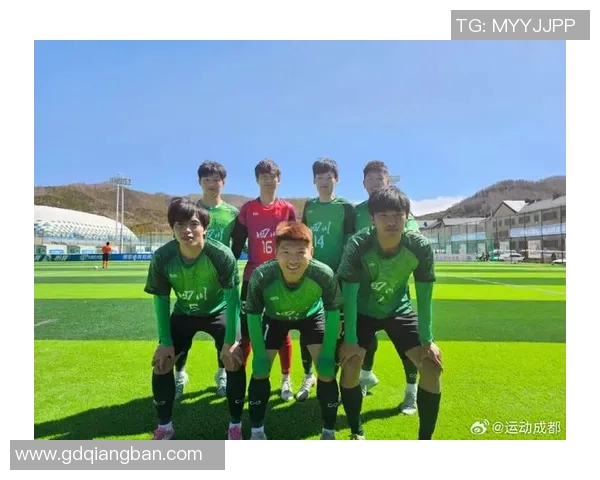 成都足球明星照片墙展现足球魅力与城市风采的精彩瞬间 成都足球明星照片墙展现足球魅力与城市风采的精彩瞬间