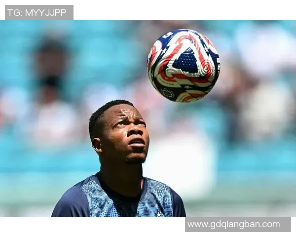 足球传奇贝利的辉煌生涯与对世界足球的深远影响解析