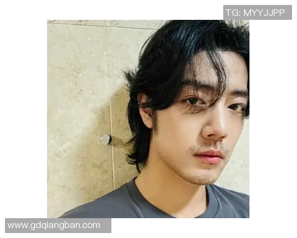 肖战与足球明星颜值大比拼谁更具魅力和吸引力分析